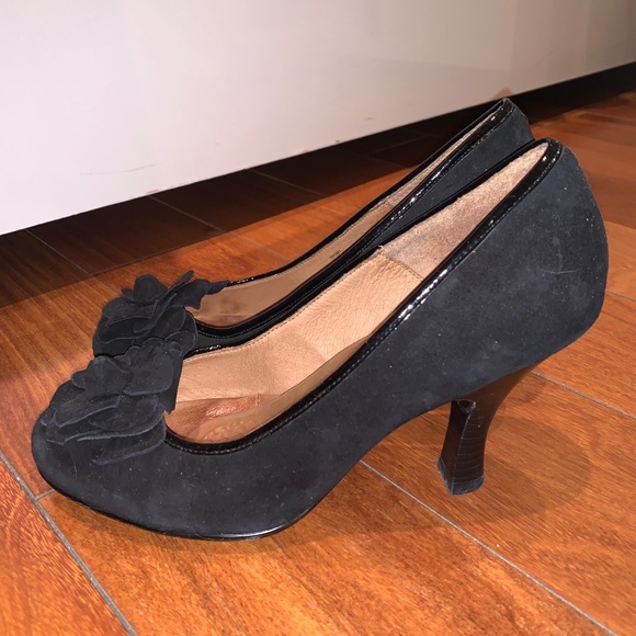 Mini Heeled Suede Black Flowered Heel - Picture 2 of 4